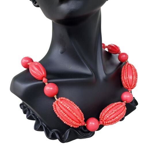 Vintage Chunky Coral Lucite Beaded Statement Necklace - Picture 8 of 8